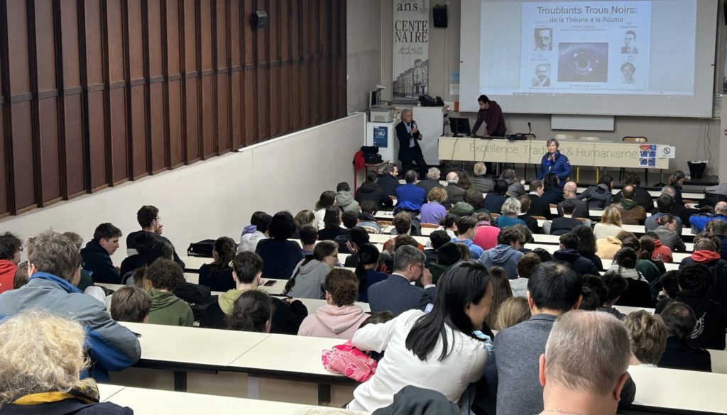 Amphithéâtre conférence de Thibault Damour